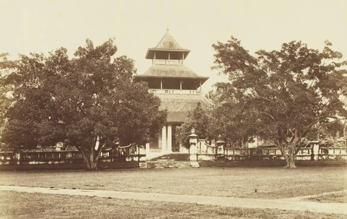 Masjid Agung Cianjur sekitar tahun 1880-an. (Sumber: KITLV)
