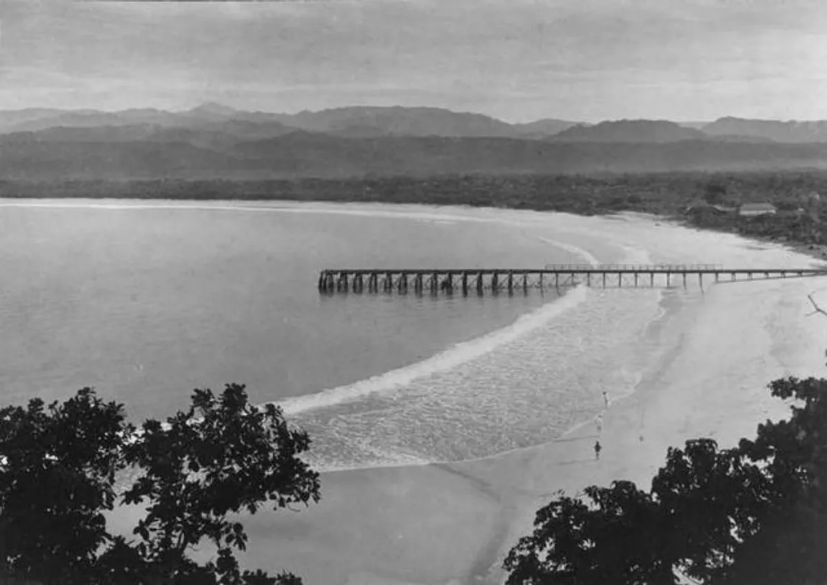 Potret keindahan Pantai Pemeungpeuk Garut oleh Thilly Weissenborn. (Sumber: Wikimedia)