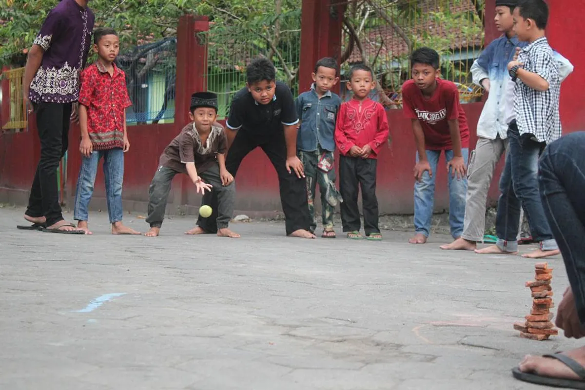 Permainan Tradisional Boy-boyan (Sumber: Instagram |@badrian_desain)