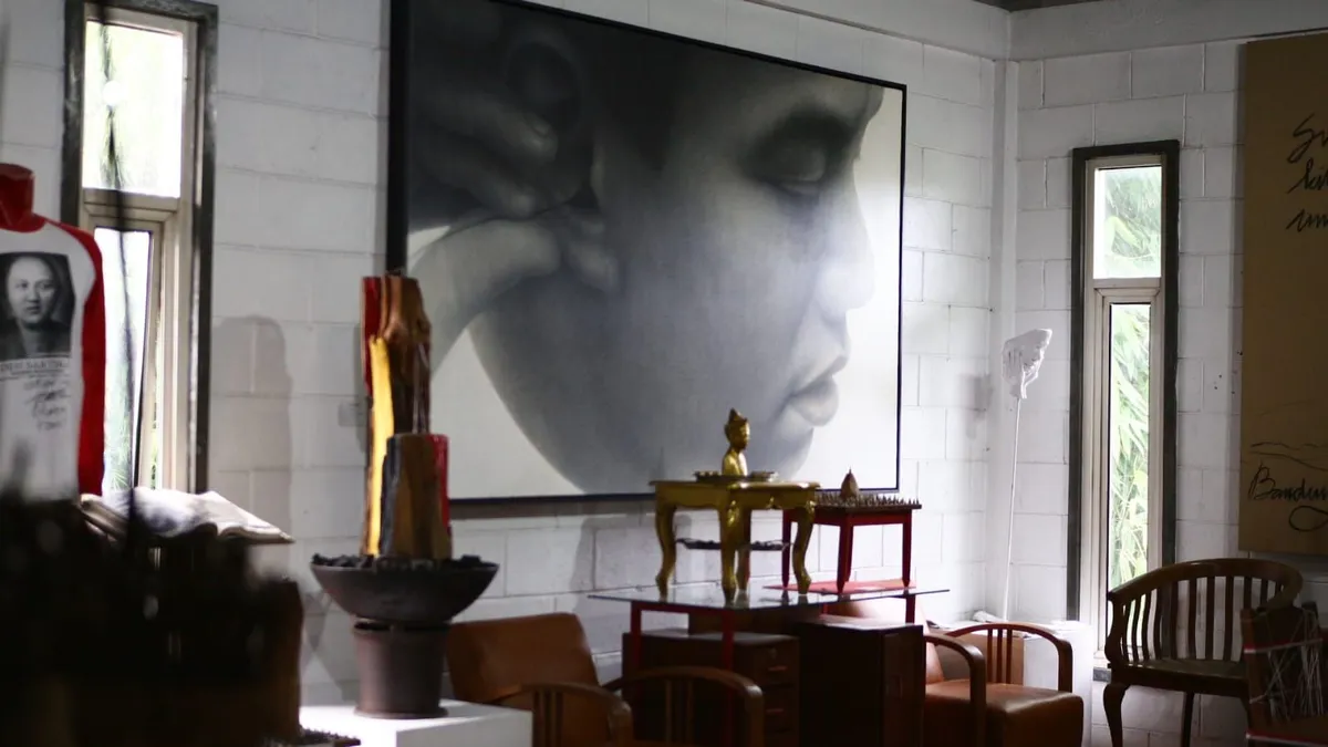 Lukisan di Studio Rosid. (Foto: Dok. Ayobandung.com)