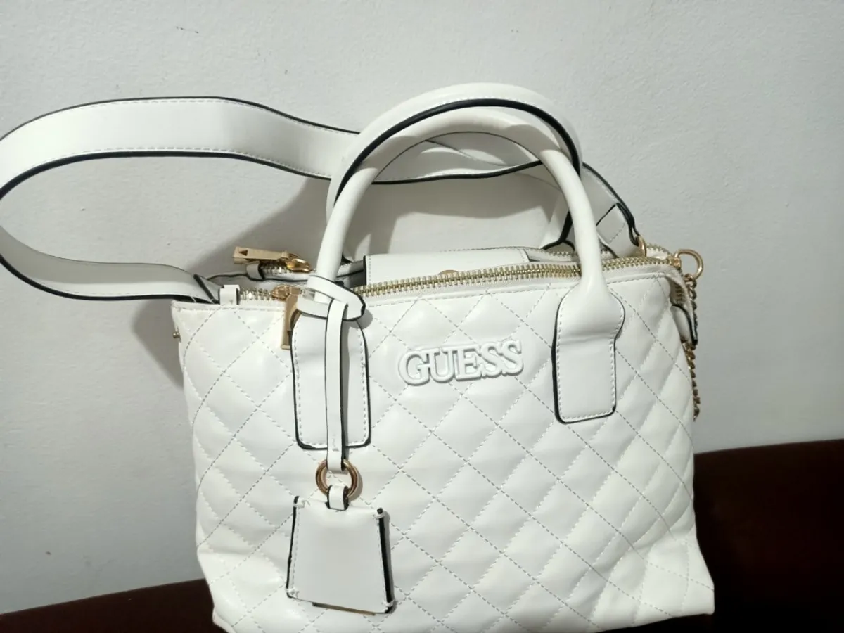 Tas Wanita dari Guess (Foto: Guess)