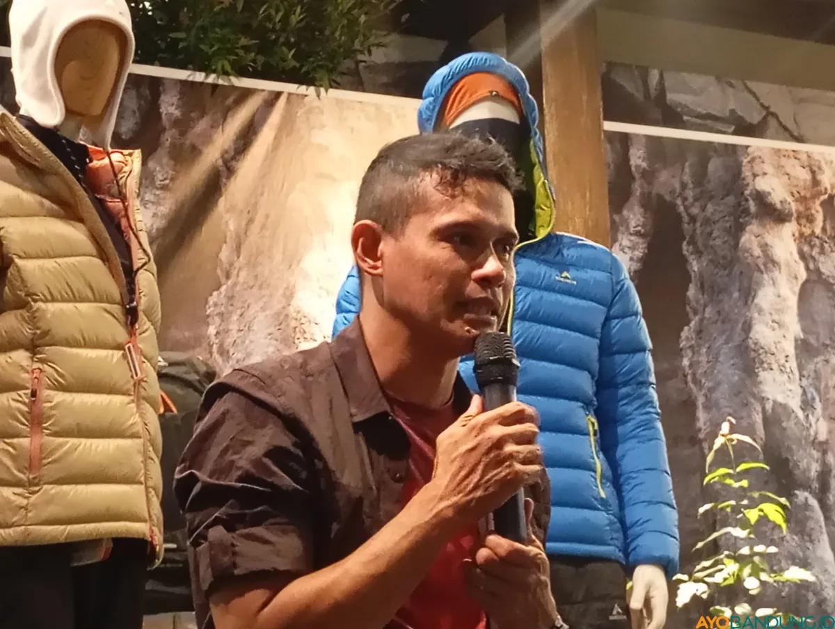 Sofyan Arif Fesa menorehkan namanya dalam sejarah pendakian Indonesia sebagai salah satu dari sepuluh orang yang menaklukkan 7 Summits. (Sumber: ayobandung.id | Foto: Mildan Abdalloh)