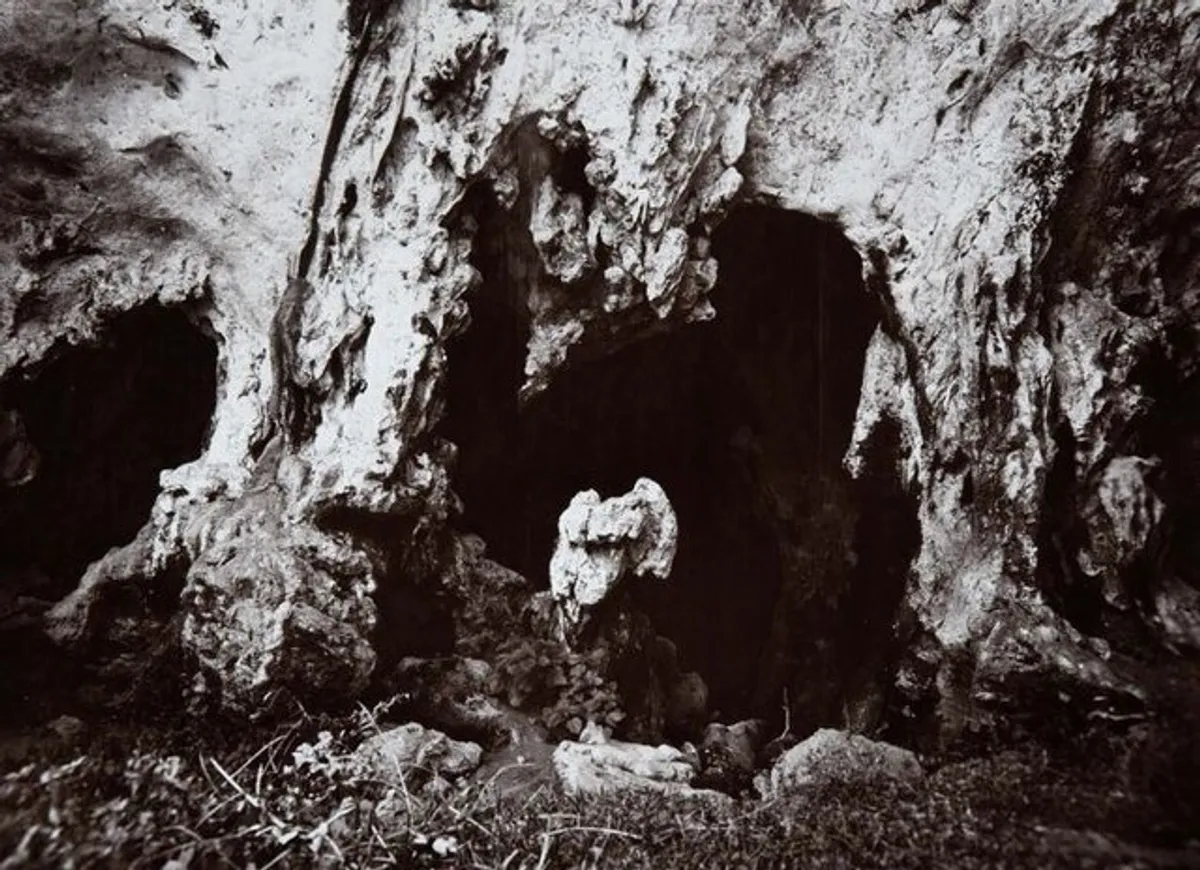 Foto Gua Pawon antara tahun 1920-1932. (Sumber: Tropenmuseum)