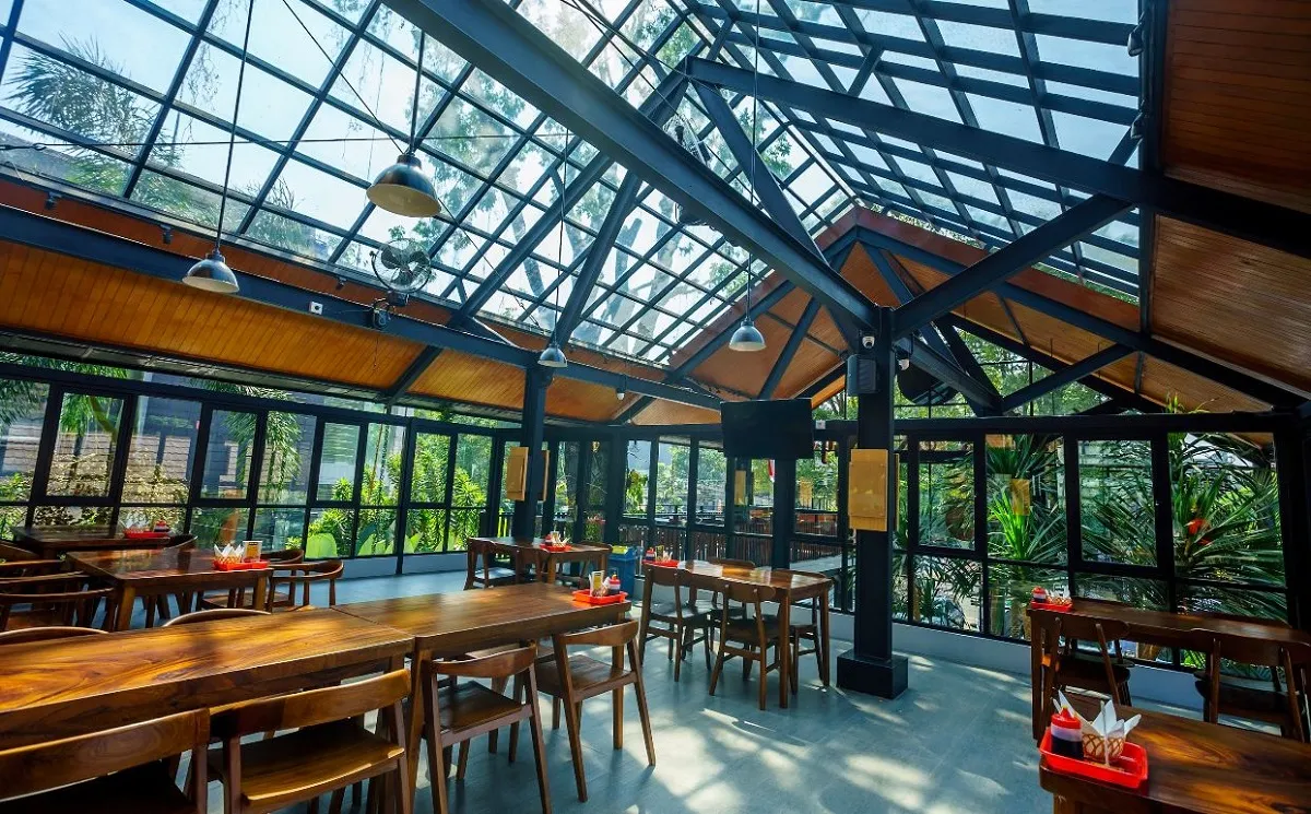 Flagship outlet Bebek Kaleyo di Jalan Sumatera No. 5, Kota Bandung yang mempertemukan kuliner tradisional dengan estetika kekinian. (Sumber: dok. Bebek Kaleyo)