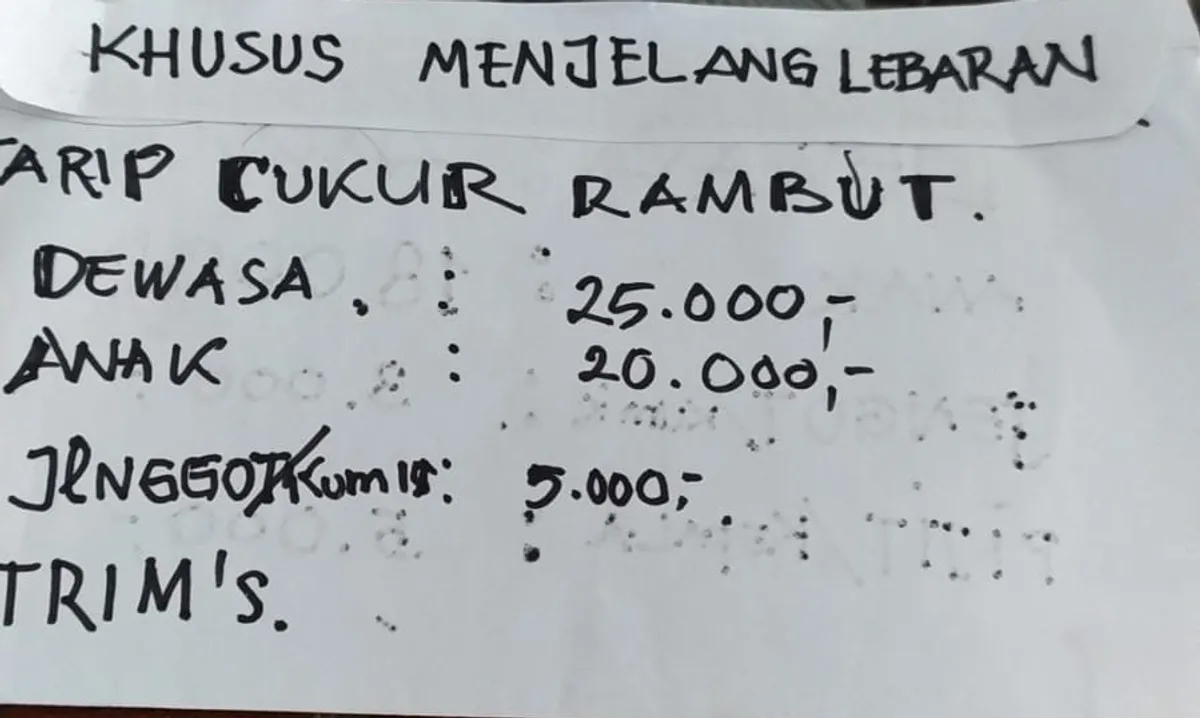 Tarif pangkas rambut. (Sumber: Dokumentasi Penulis)
