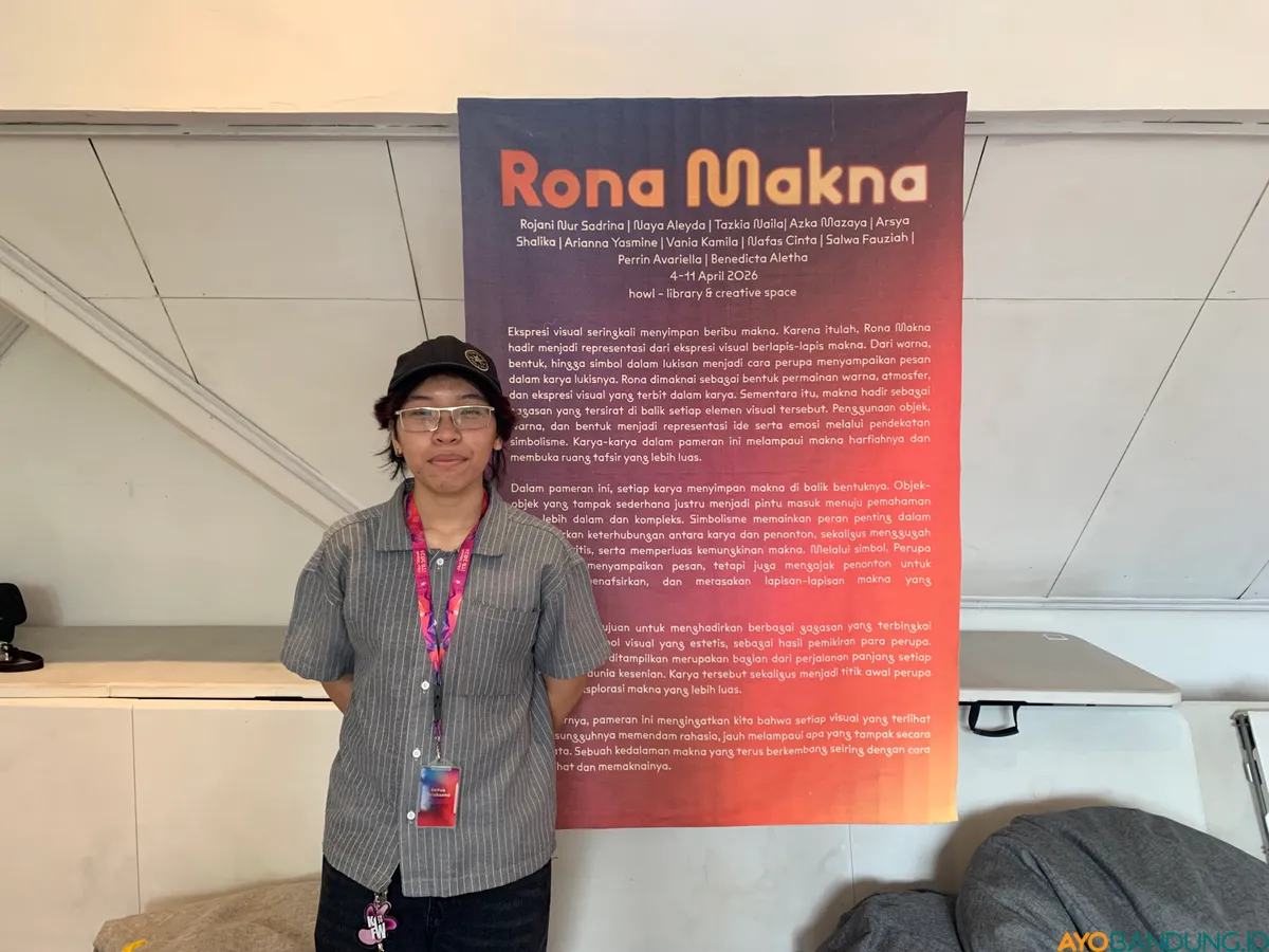Rosana Martha menghadirkan “Rona Makna” sebagai ruang bagi karya-karya yang selama ini tersembunyi untuk berbicara ke publik. (Sumber: ayobandung.id | Foto: Halwa Raudhatul)