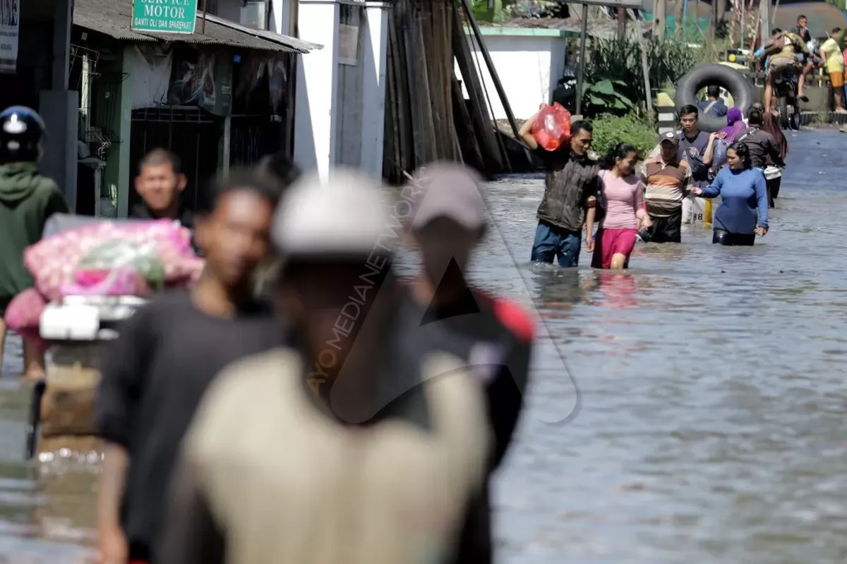 Ilustrasi banjir yang menggenang Kecamatan Bojongsoang, Kabupaten Bandung. (Sumber: Ayobandung.id | Foto: Kavin Faza)