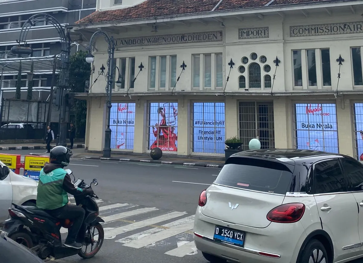 Jalan Asia-Afrika, Kota Bandung. (Sumber: Dokumentasi Penulis | Foto: Suci Firda)