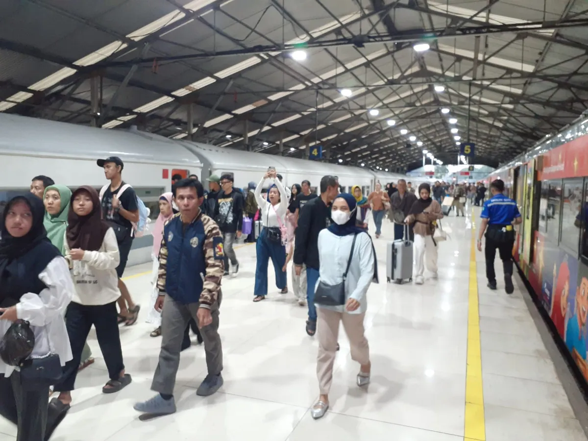 Stasiun Hall adalah jantung kota yang setiap hari memompa sistem transportasi ke segala penjuru (Sumber: dokpri | Foto: Totok Siswantara)