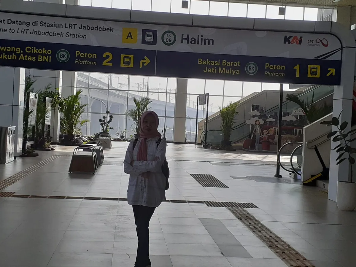 Stasiun LRT Halim yang terintegrasi dengan Stasiun keretea cepat (KCIC) Halim (Sumber: dokpri | Foto: Totok Siswantara)