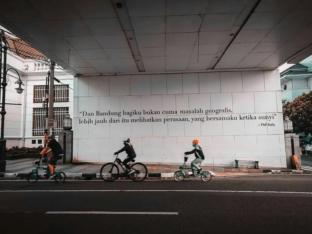 "Dan Bandung bagiku bukan cuman masalah geografis, lebih jauh dari itu melibatkan perasaan, yang bersamaku ketika sunyi" 

- Pidi Baiq - (Sumber: Instagram @deniirawannnnn @infobandungkota)