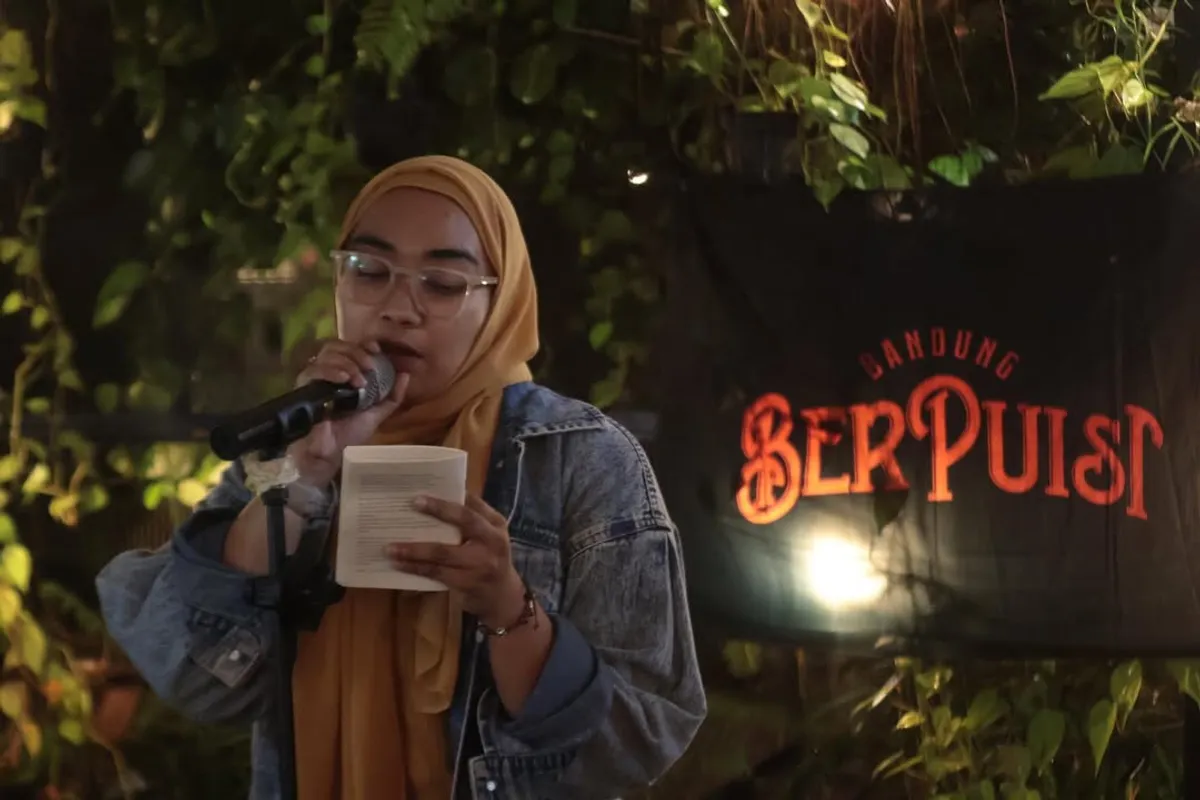 Open mic Bandung berpuisi vol. 15. Sampai berzumba di open mic selanjutnya… (Sumber: Instagram @bandungberpuisi)