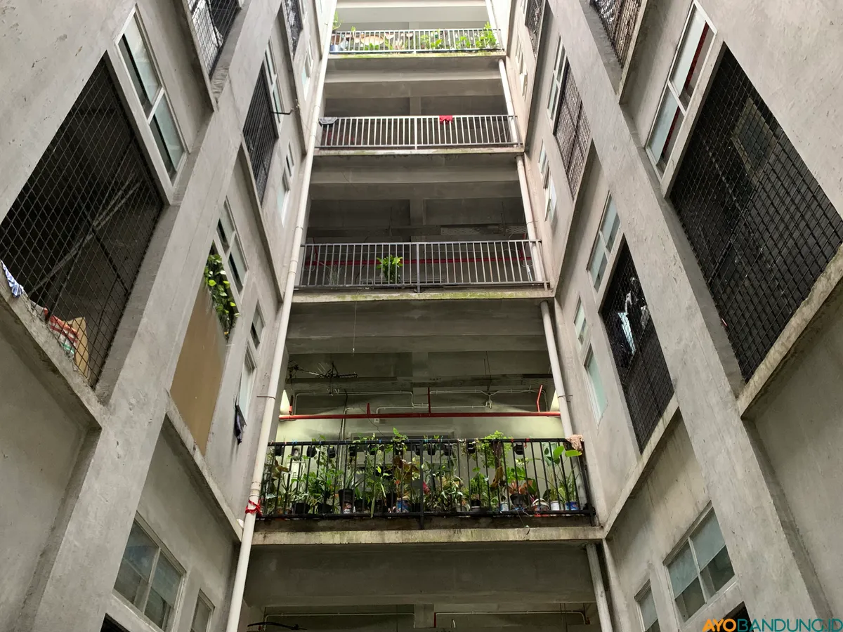 Bangunan rumah deret Tamansari. (Sumber: ayobandung.id | Foto: Halwa Raudhatul)