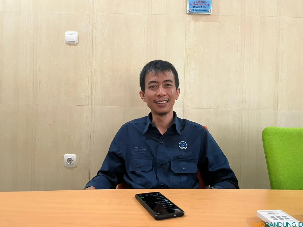 Humas UPT Pengelolaan Sampah Kota Bandung, Nugroho Bayu Prasetyo. (Sumber: ayobandung.id | Foto: Ilham Maulana)
