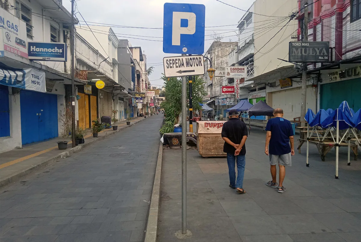 Kawasan pedestrian Cihideung. (Sumber: Dokumentasi pribadi. | Foto: Djoko Subinarto)
