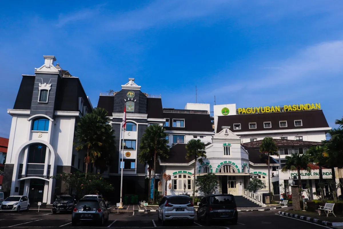 Gedung Paguyuban Pasundan, berdampingan dengan Fakultas Kedokteran dan Pascasarjana Universitas Pasundan. (Sumber: Unpas)