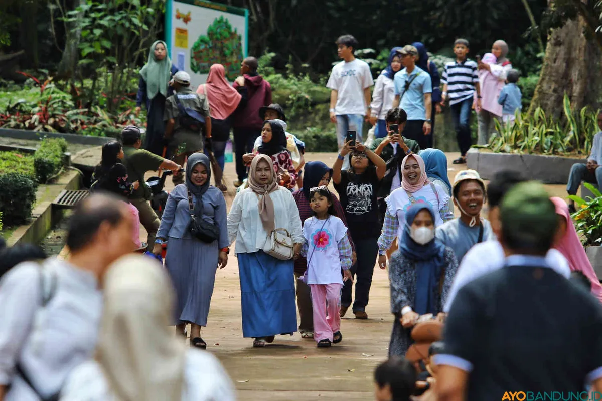 Kebun Binatang Bandung menjadi salah satu destinasi favorit warga Bandung Raya. (Sumber: ayobandung.id | Foto: Irfan Al Faritsi)
