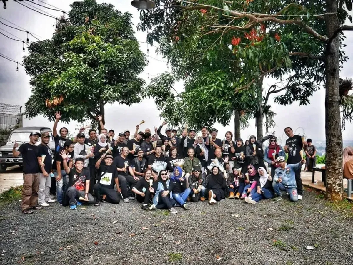 Jumpa sahabat pendengar radio era tahun 90-an. (Sumber: Dokumentasi Penulis)