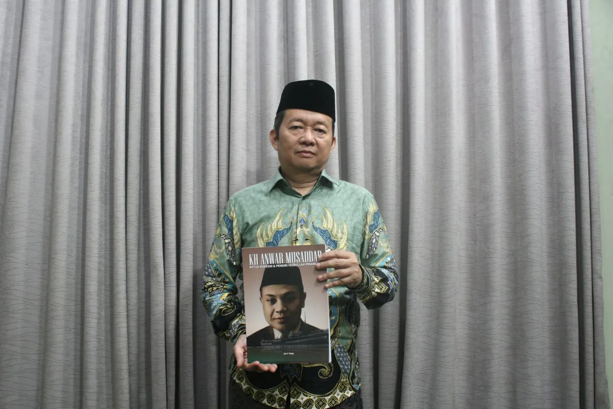 Penulis buku KH. Anwar Musaddad: Ketua Kokesin dan Pendiri Hizbullah Priangan (Sumber: Istimewa | Foto: Iip D. Yahya)