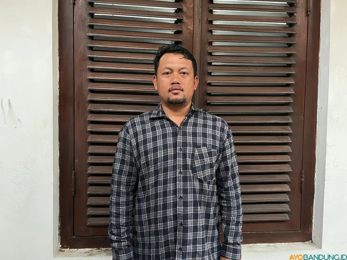 Fajri Mulyono resah dengan pembukaan lahan besar-besaran untuk hutan tanaman energi. (Sumber: ayobandung.id | Foto: Ilham Maulana)