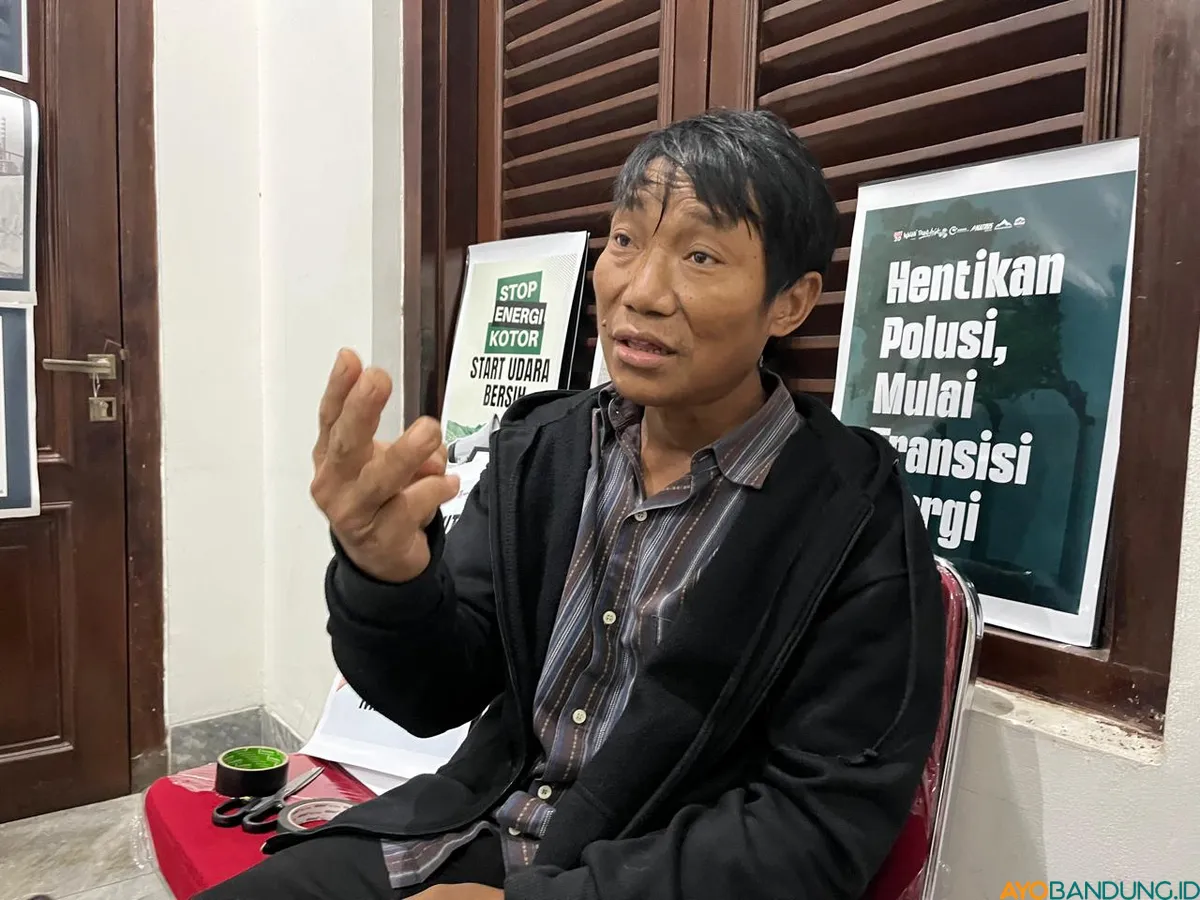 Sarjum, warga Desa Kanci Kulon, Cirebon, yang merasakan dampak langsung kehadiran PLTU. (Sumber: ayobandung.id | Foto: Ilham Maulana)