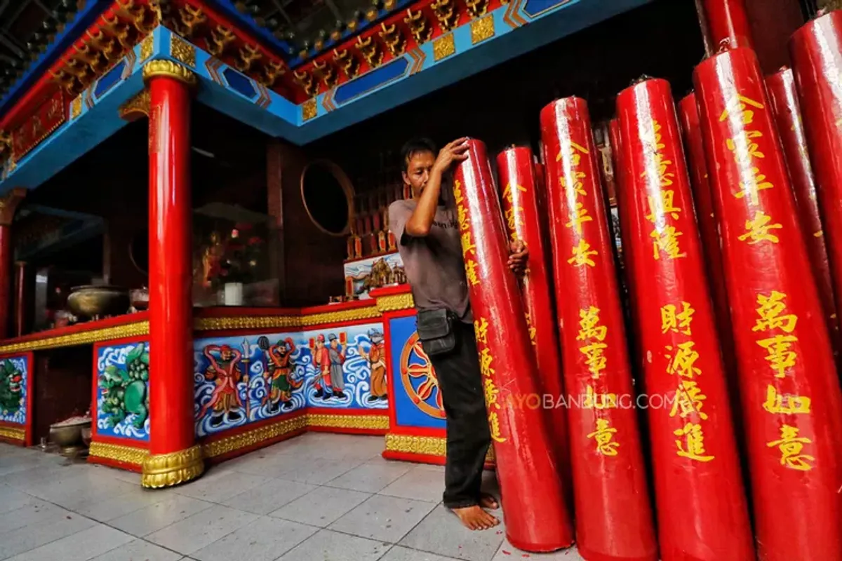 Vihara Dharma Ramsi Kota Bandung sedang persiapan perayaan Tahun Baru Imlek 2577 Kongzili atau Imlek 2026 jatuh pada 17 Februari 2026 (Sumber: Ayobandung.com | Foto: Irfan Al-Faritsi)