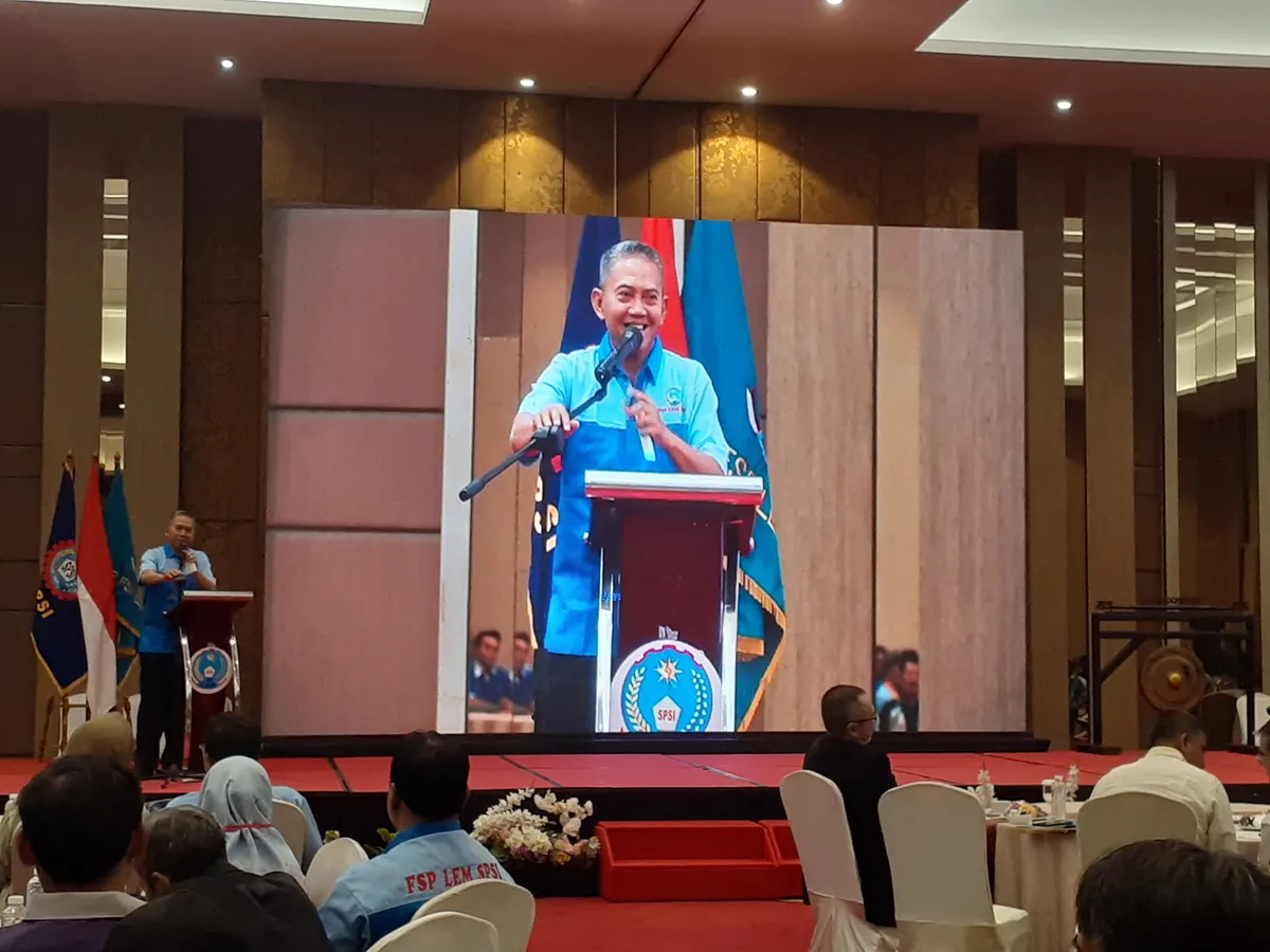 Ketua Umum FSP LEM SPSI Arif Minardi memberi pengarahan dalam Rakornas (Sumber: Media FSP LEM SPSI)