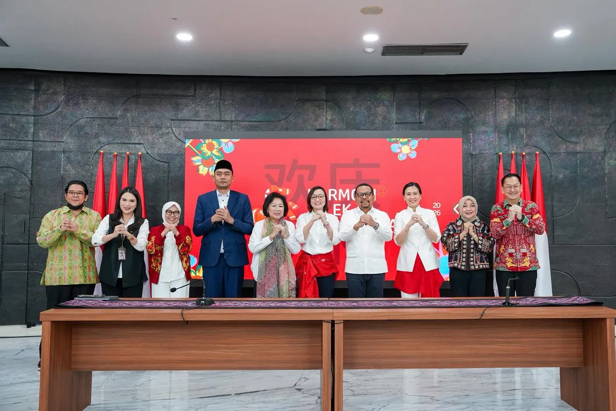 Foto bersama saat Peluncuran Logo Harmoni Imlek Nusantara 2026 (Sumber: www.ksp.go.id | Foto: Istimewa)