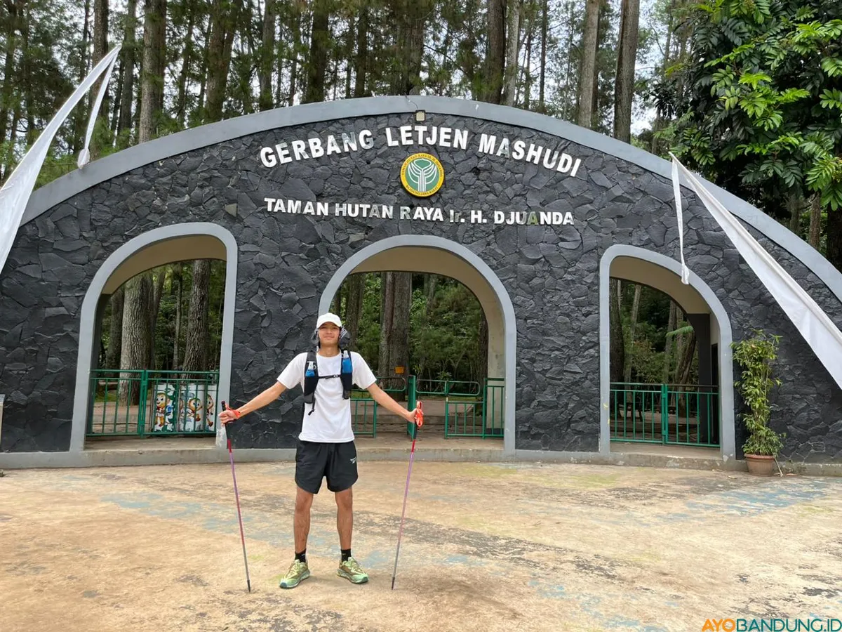 Bagi Danar Nandana trail running memberikan tantangan yang berbeda dibandingkan lari di jalan raya. (Sumber: ayobandung.id | Foto: Ilham Maulana)
