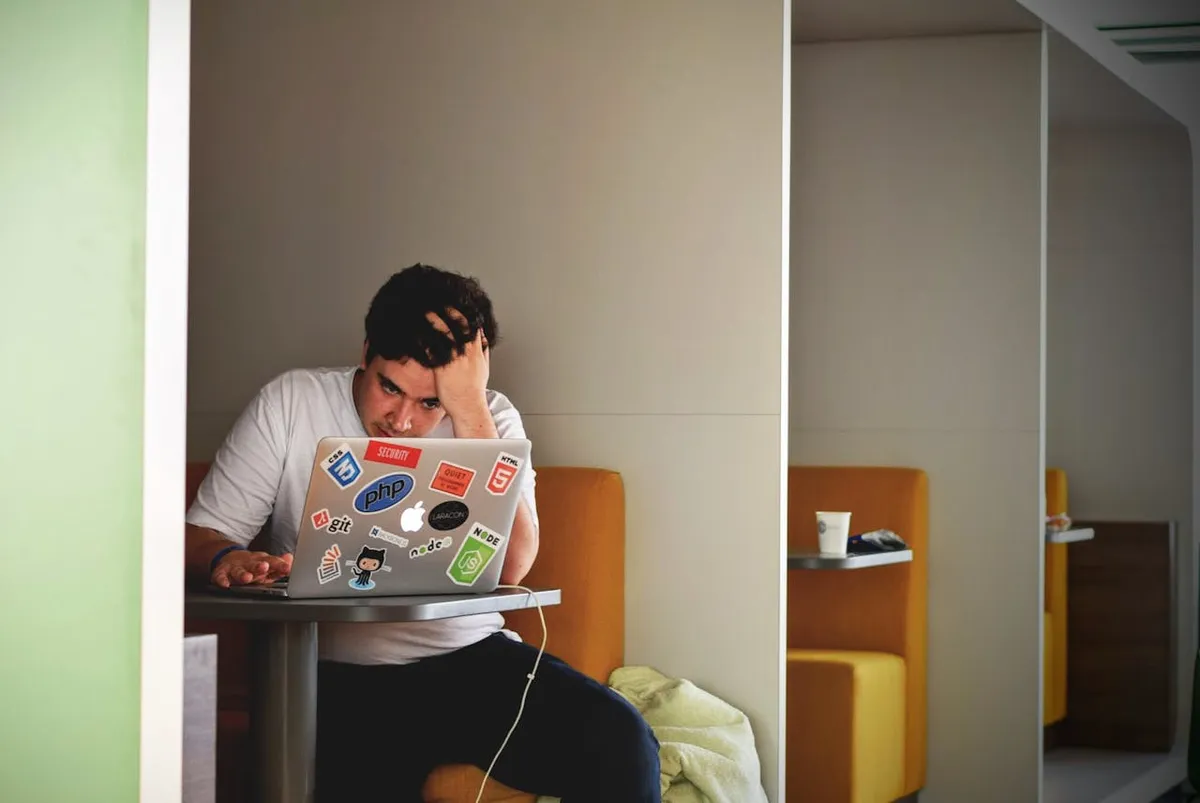 Ilustrasi sedang bekerja. (Sumber: Pexels | Foto: Tim Gouw)