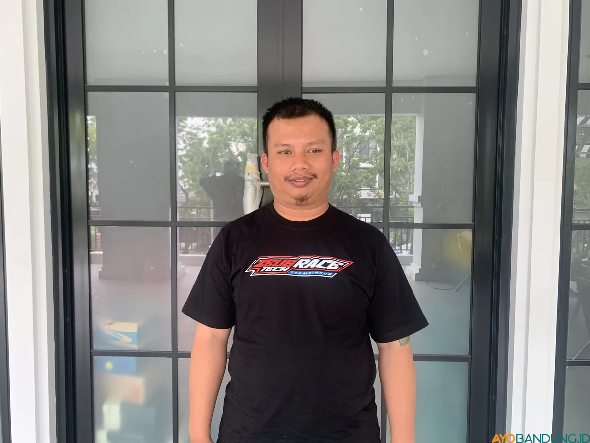 Rezza Radian Zulfikar, pengelola akun @seputarsoetta.bdg. (Sumber: ayobandung.id | Foto: Halwa Raudhatul)