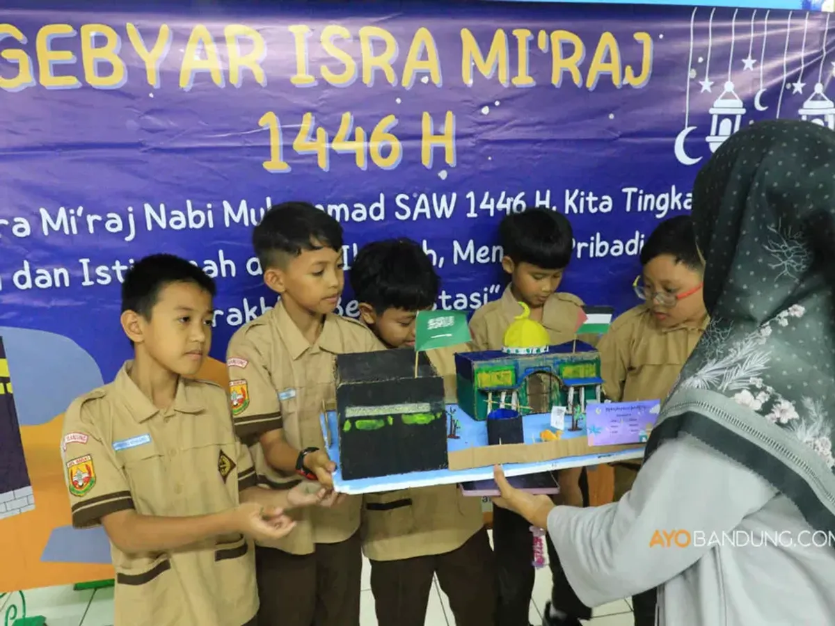 Inilah Gebyar Isra Mi'raj di Kampus SD Darul Hikam Bandung. (Sumber: Ayobandung.com | Foto: Irfan Al-Faritsi)