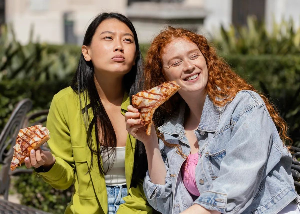 Ilustrasi industri kuliner Indonesia tengah mengalami transformasi besar yang dipicu oleh perubahan perilaku konsumen, terutama generasi muda. (Sumber: Freepik)