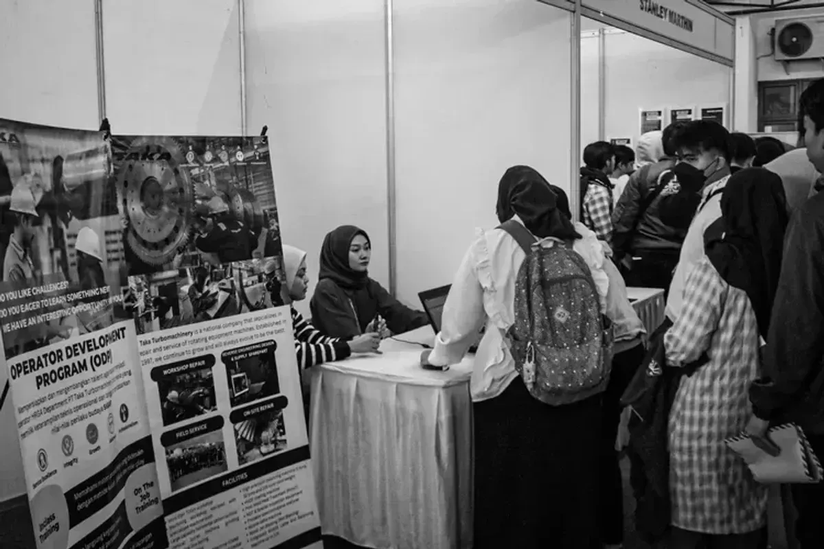 Ilustrasi bursa kerja. Pentingnya Jabar menata dan memperluas portofolio kompetensi tenaga kerja. (Sumber: Ayobandung.id | | Foto: Wildan Saddam)