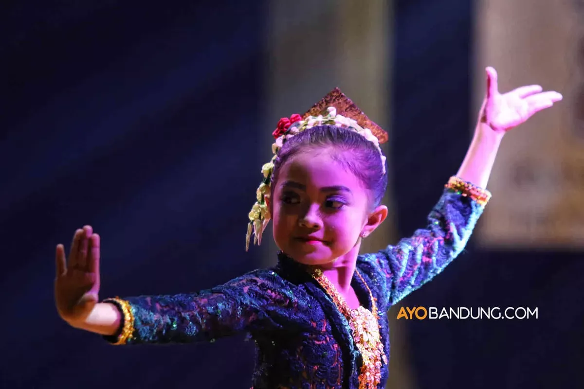 Puluhan Peserta Ikuti Pasanggiri Jaipong Tingkat Jawa Barat (Sumber: Ayobandung.com | Foto: Irfan Al-Faritsi)