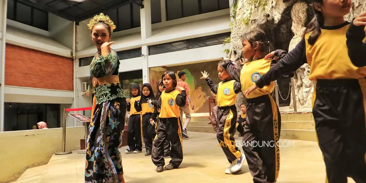 Pentingnya seni tari untuk anak (Sumber: Ayobandung.com | Foto: Irfan Al-Faritsi)