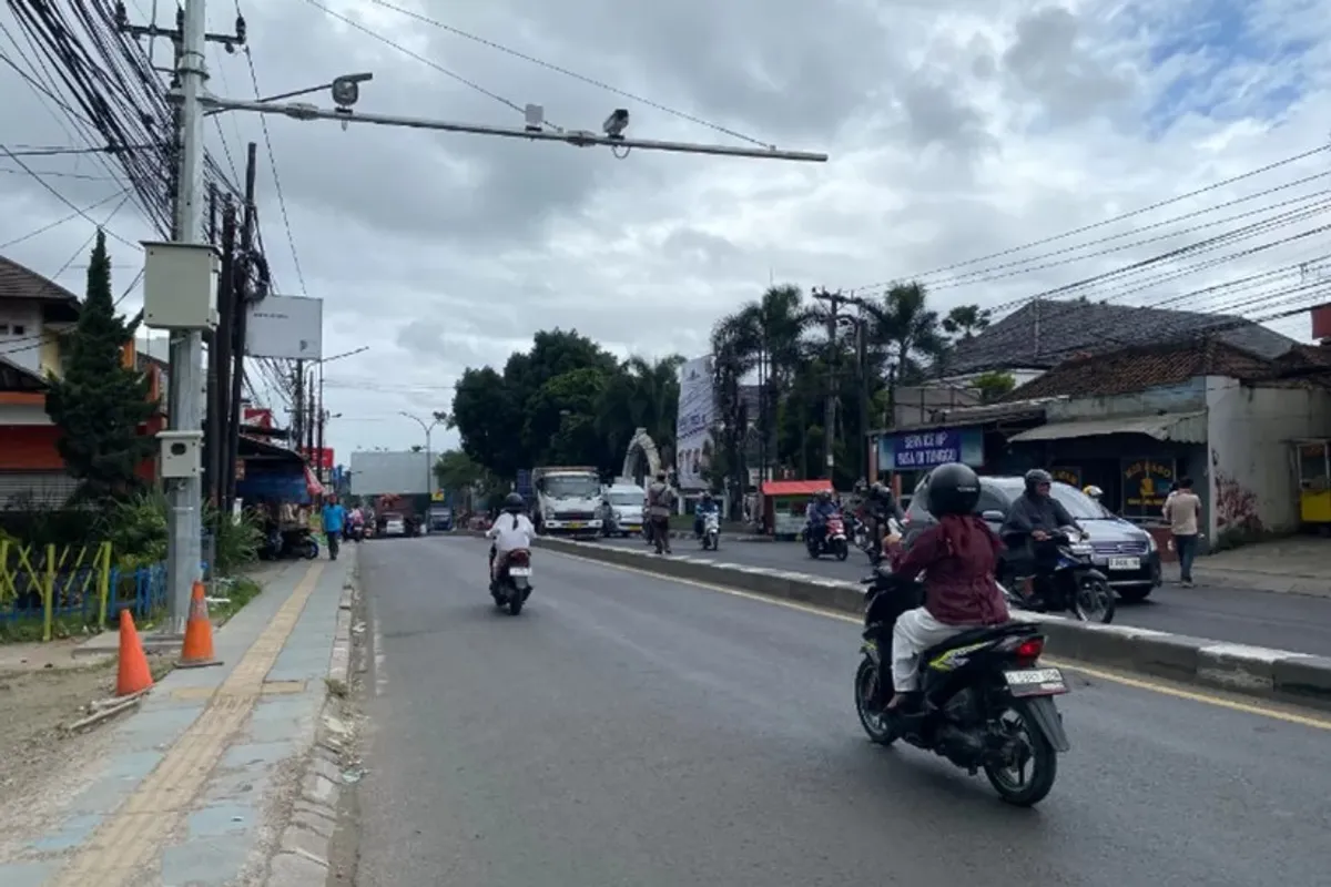 CCTV tilang elektronik atau Electronic Traffic Law Enforcement (ETLE) di Jalan Raya Lembang dan Padalarang. (Sumber: Ayobandung.com/Restu Nugraha)