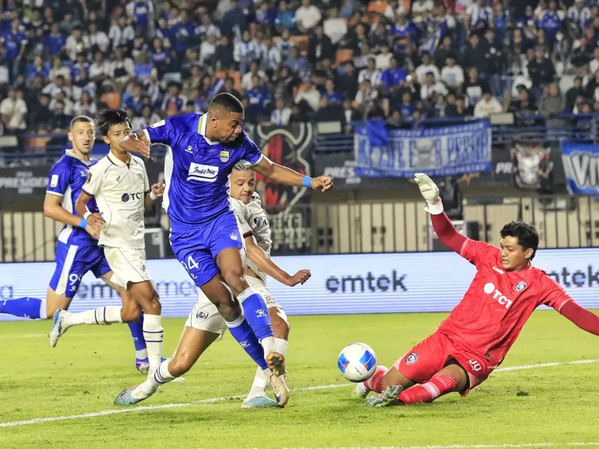 Persib bertanding dalam Piala Presiden 2026 di Stadion Si Jalak Harupat, Kabupaten Bandung, Sabtu 25 Juli 2026. (Sumber: Ayobandung.id | Foto: Irfan Al-Faritsi)