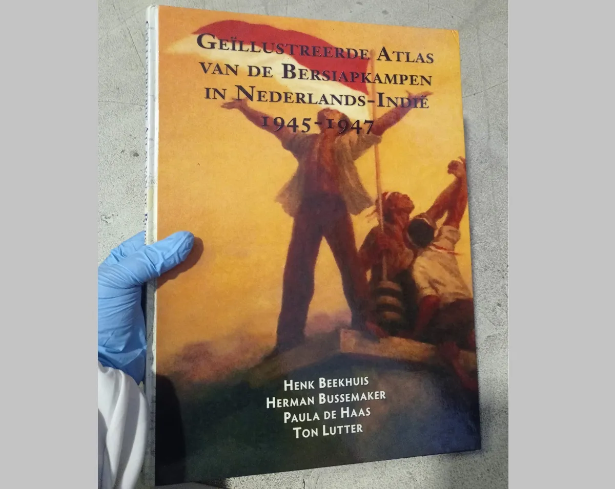 Buku yang mencatat dengan rinci tentang kamp interniran Jepang di Lembang. (Sumber: Istimewa)