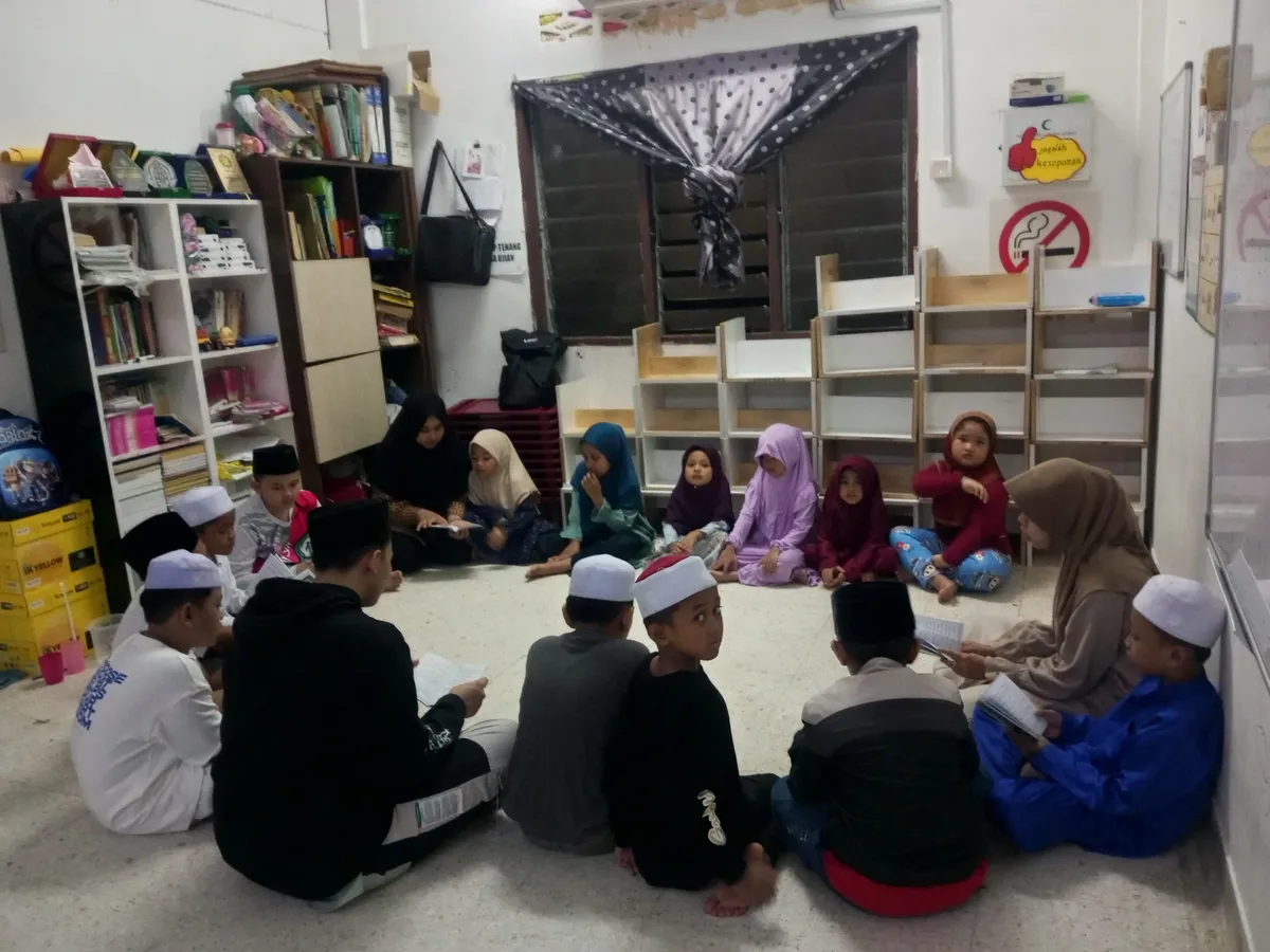 Suasana pengajian bersama anak Sanggar Bimbingan (Foto: Dokumentasi Penulis)