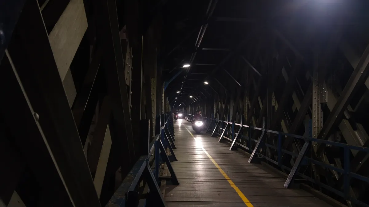 Kondisi Jembatan Cirahong terkini (Sumber: Dokumen Pribadi)
