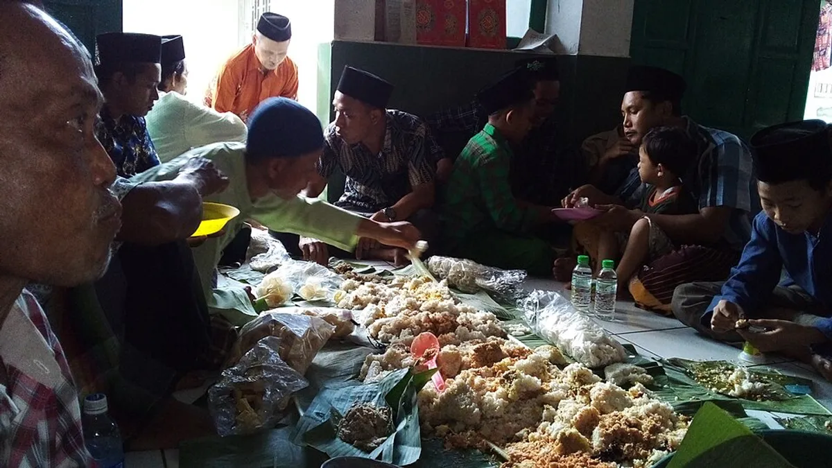 Acara Selamatan Tahun Baru Islam 1444 H 2022 M Atau Bulan Sura Di Musola Al Musoli Desa Karang Tanjung Alian Kebumen Jateng Indonesia (Sumber: https://commons.wikimedia.org/wiki/File:Acara_Selamatan_Tahun_Baru_Islam_1444_H_2022_M_Atau_Bulan_Sura_Di_Musola_Al_Musoli_Desa_Karang_Tanjung_Alian_Kebumen_Jateng_Indonesia.jpg | Foto: SATELIT BM)