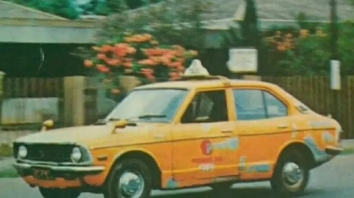 Toyota Corolla hadir sebagai President Taxi (Sumber: kanal Youtube old channel, 13 Maret 2021)