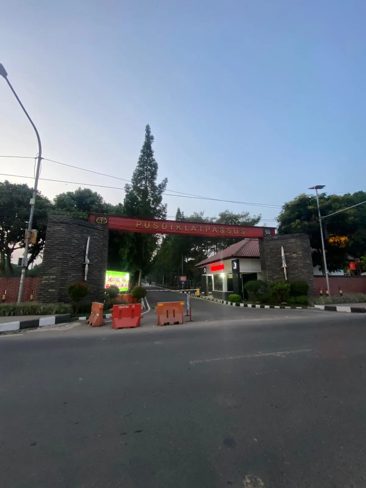 Gerbang PUSDIKLATPASSUS (Sumber: Dokumentasi Pribadi)