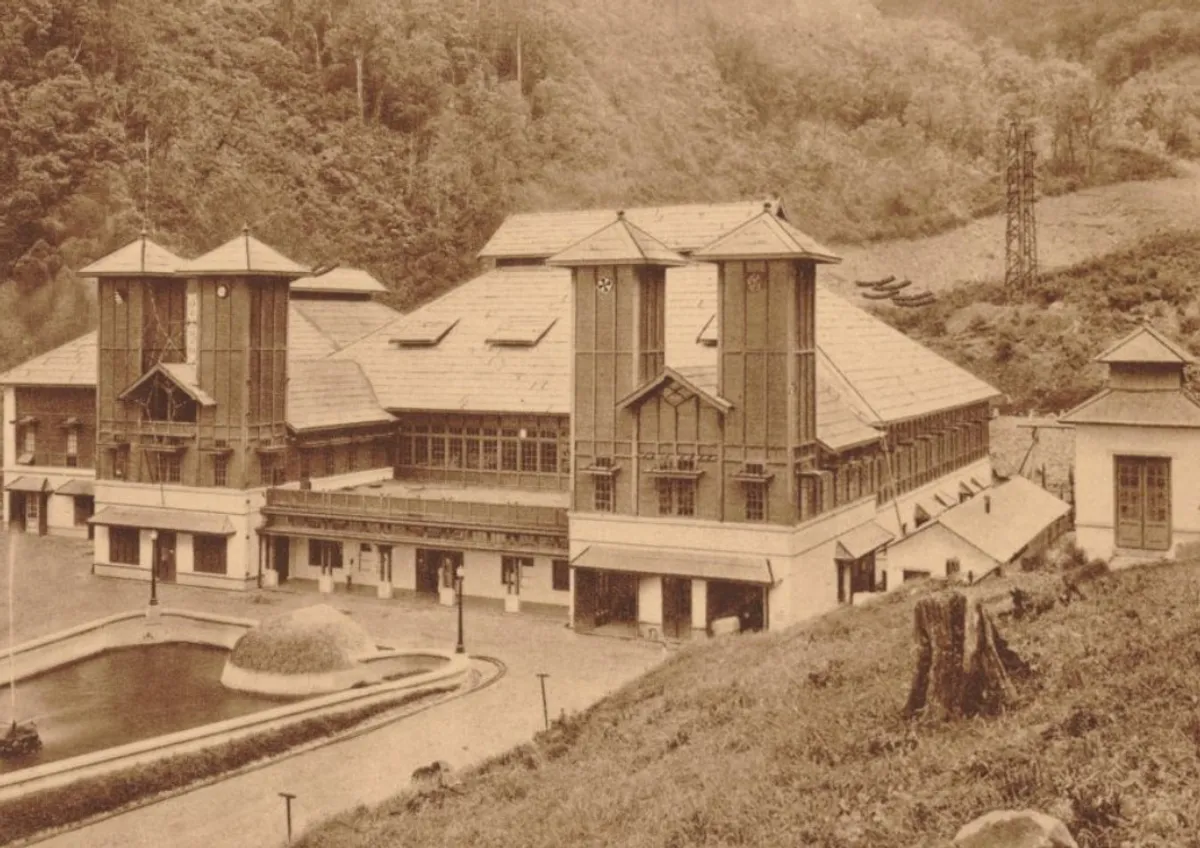 Stasiun Malabar Di gunung Puntang (Sumber: https://muspen.komdigi.go.id/forum/radio-malabar-dan-awal-perjalanan-komunikasi-nirkabel-di-indonesia)