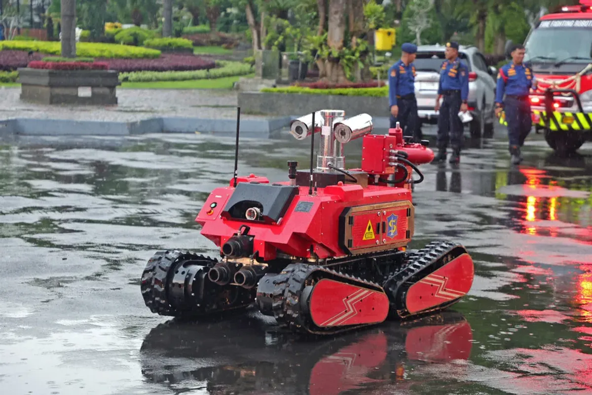 Robot damkar yang digunakan oleh Pemkot Surabaya (Foto: Humas Pemkot Surabaya)
