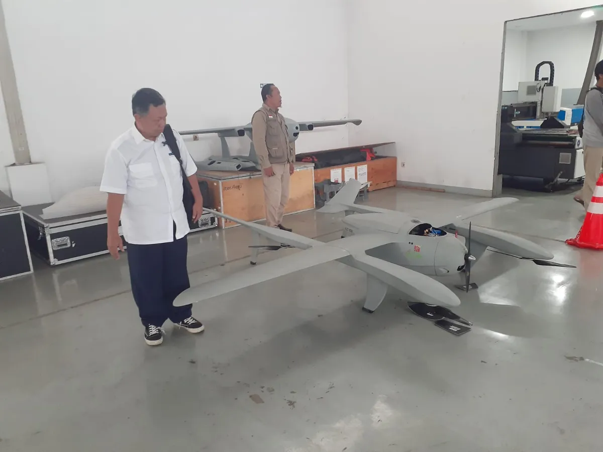 Penulis mengunjungi hanggar drone PT Iter Aero di kawasan Katapang Kabupaten Bandung yang telah memiliki sertifikat produksi (DOA) dari Kementerian Perhubungan (Sumber: dokpri | Foto: Totok Siswantara)