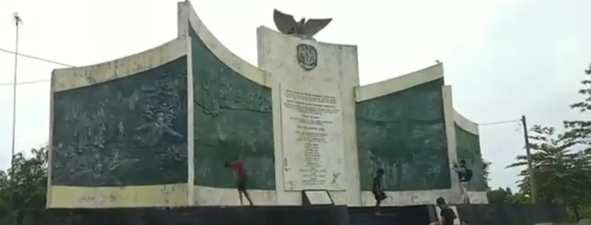 Monumen Perjuangan Jogja II, di Desa Darongdong Kec. Buahdua (Sumber: Youtube : @petualangan_sikembu, 06 Nov 2020. | Foto: Petualangan Sikembu)