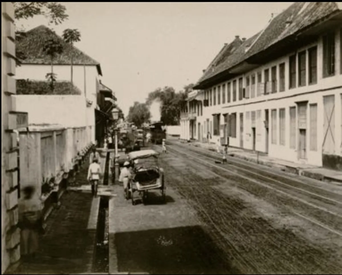 trem uap (stoomtram) (Sumber: KITLV)