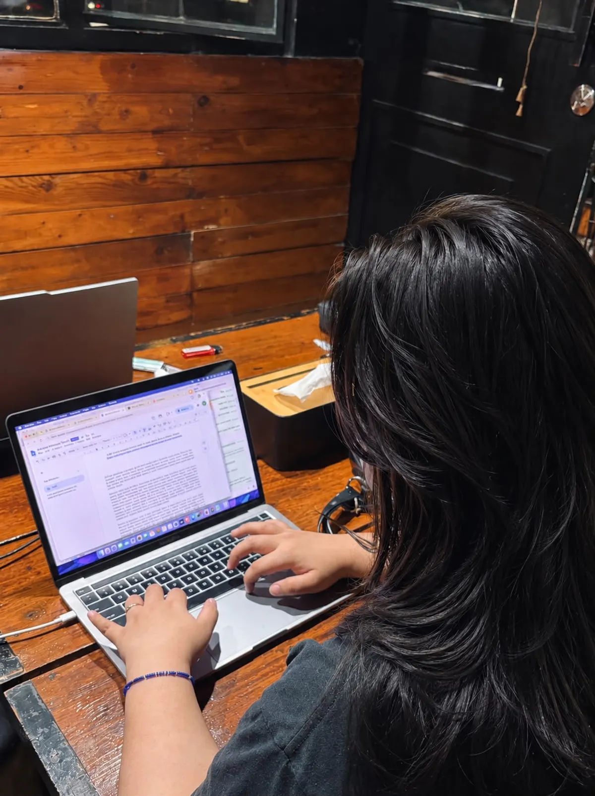 Penulis menganalisis teknik penulisan PUMA dari ketiga platform yaitu website, media sosial, dan news online untuk melihat konsistensi pesan.